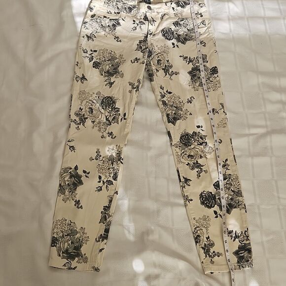 Floral Print Women's Jeans - Picture 3 of 16